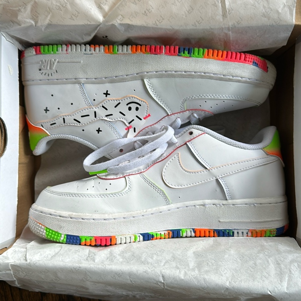 LIKE NEW! Air Force 1 LV8 (GS) Drawing Size 7Y